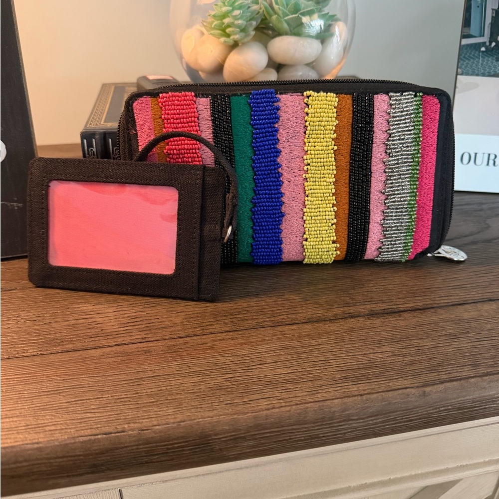 America & Beyond Beaded Wallet Set - Picture 3 of 5